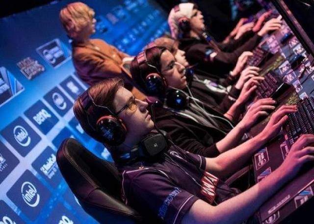 具吸引力 具吸引力