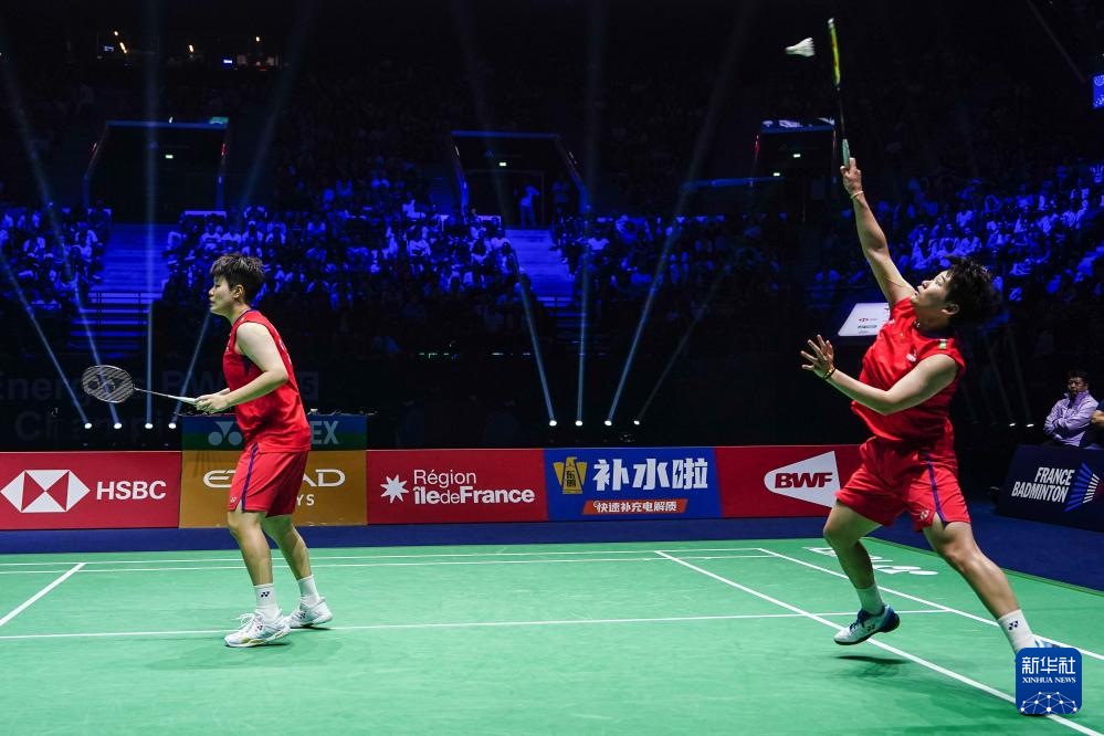 通过积极的 通过积极的